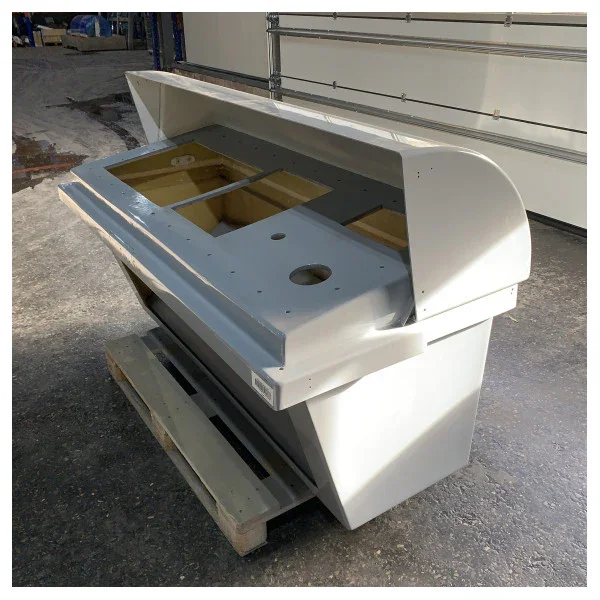 Dernière Chance Flybridge GRP Bridge Navigation Console with Cover Grey - L173 x W80 x H108