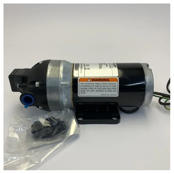 Flojet R3811233A Triplex HP Series Demand Liquid Pump 230V - 5.3L/m 150 psi Usine Directe