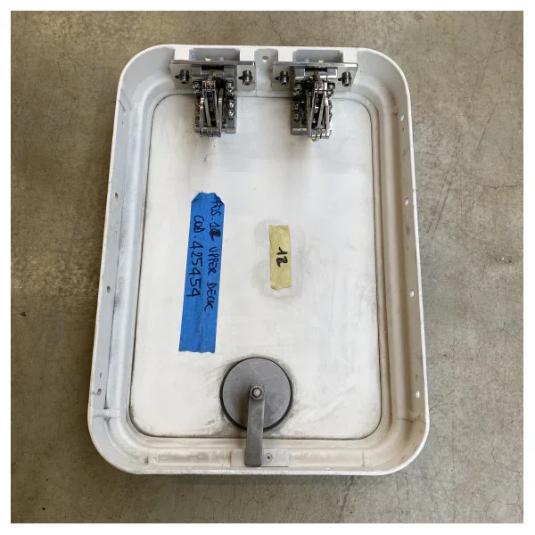 Custom Line Vertical Gunwale Flat Hatch for Marine Decks - 425454 Prix Choc